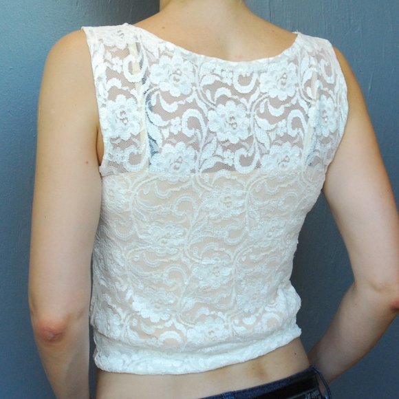 Stretch Lace Top With Floral Applique - Picture 4 of 6